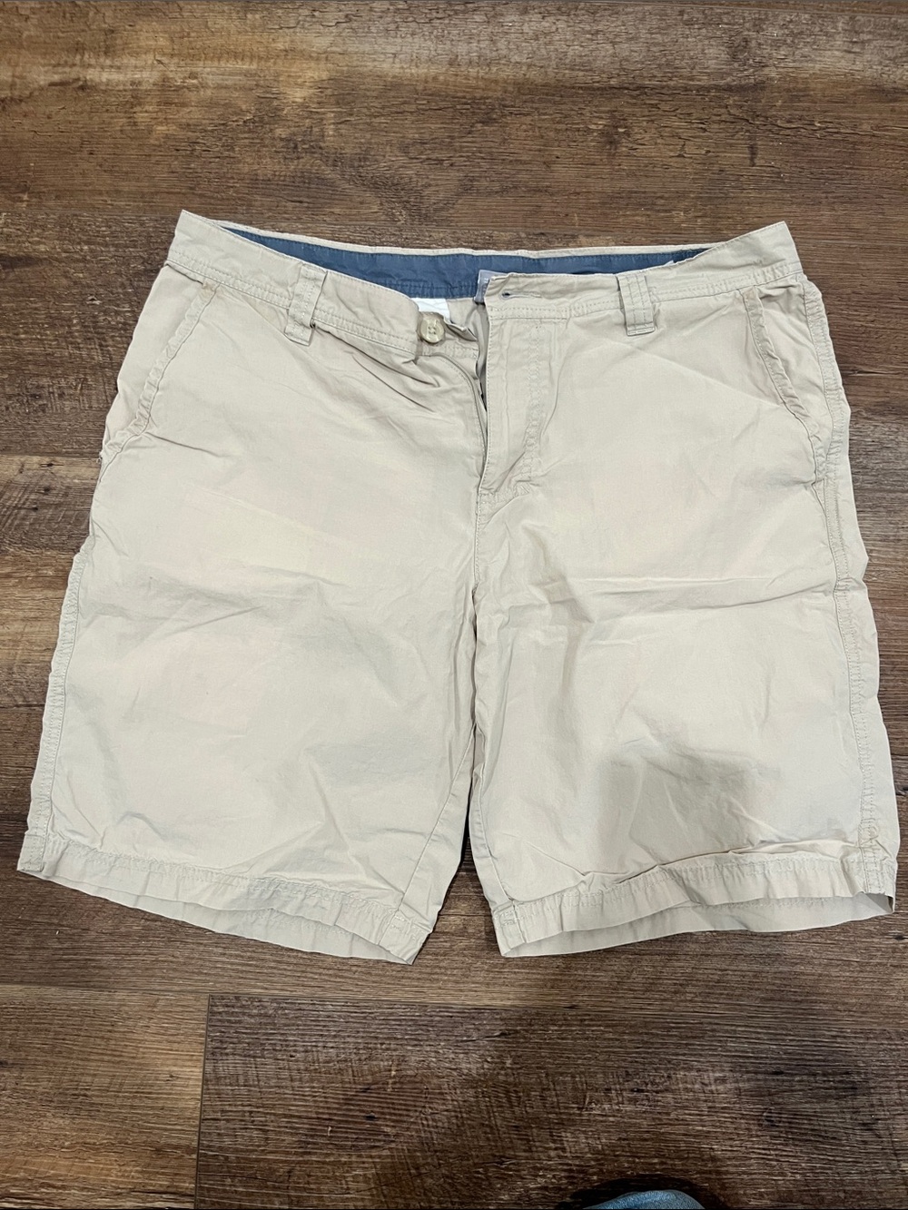 Columbia Men's Flat Front Shorts in Light Khaki